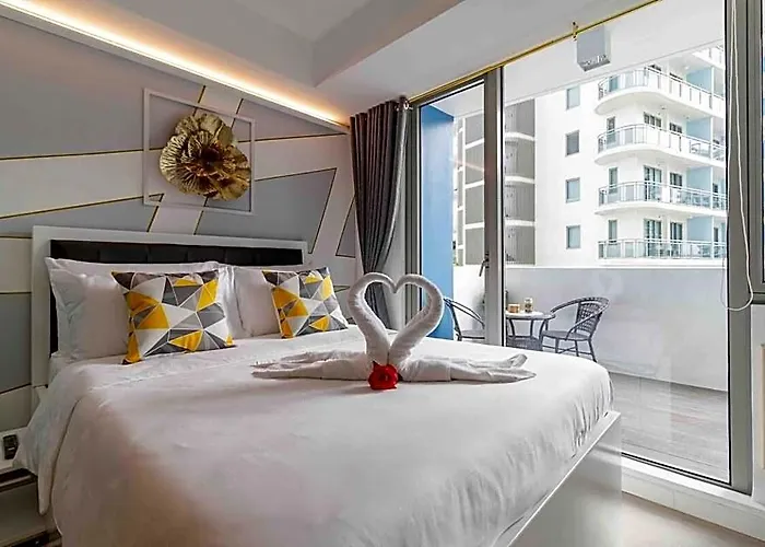 Majestic And Pure Of Heart 1 Bedroom @ Azure 4*