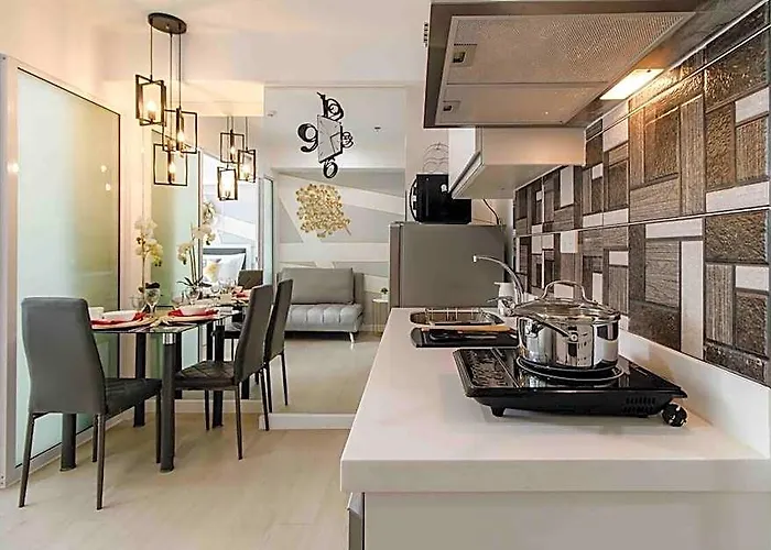 Hotel Majestic And Pure Of Heart 1 Bedroom @ Azure 4*