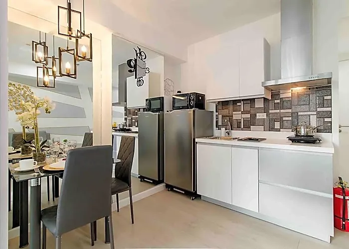 Majestic And Pure Of Heart 1 Bedroom @ Azure 4*