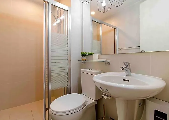Majestic And Pure Of Heart 1 Bedroom @ Azure Hotel 4*